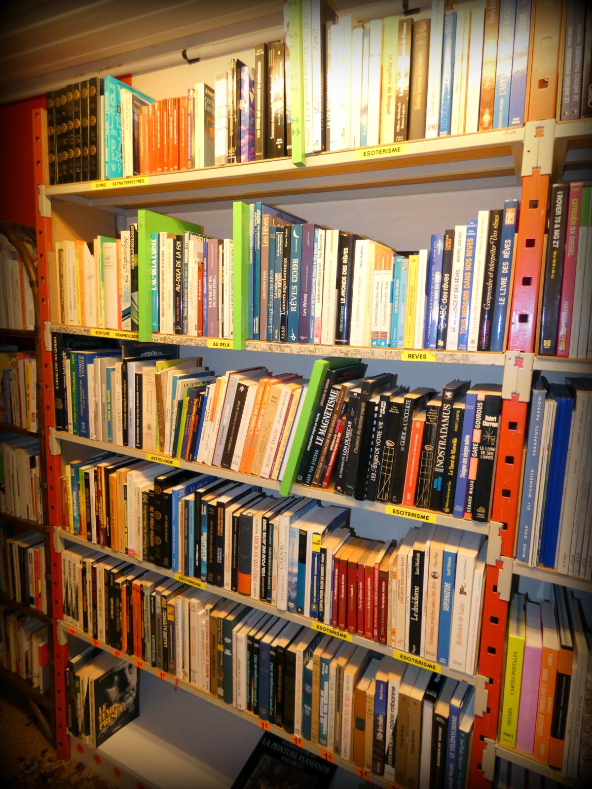 Esotérisme, parapsychologie, arts divinatoire....